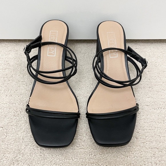 NWT Black heels - Picture 7 of 9